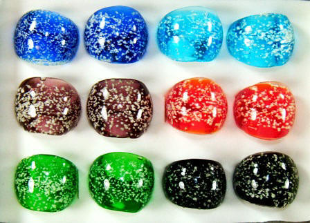 Glow In The Dark Glass Rings)></td>
      </tr>
      <tr>
        <td align=
