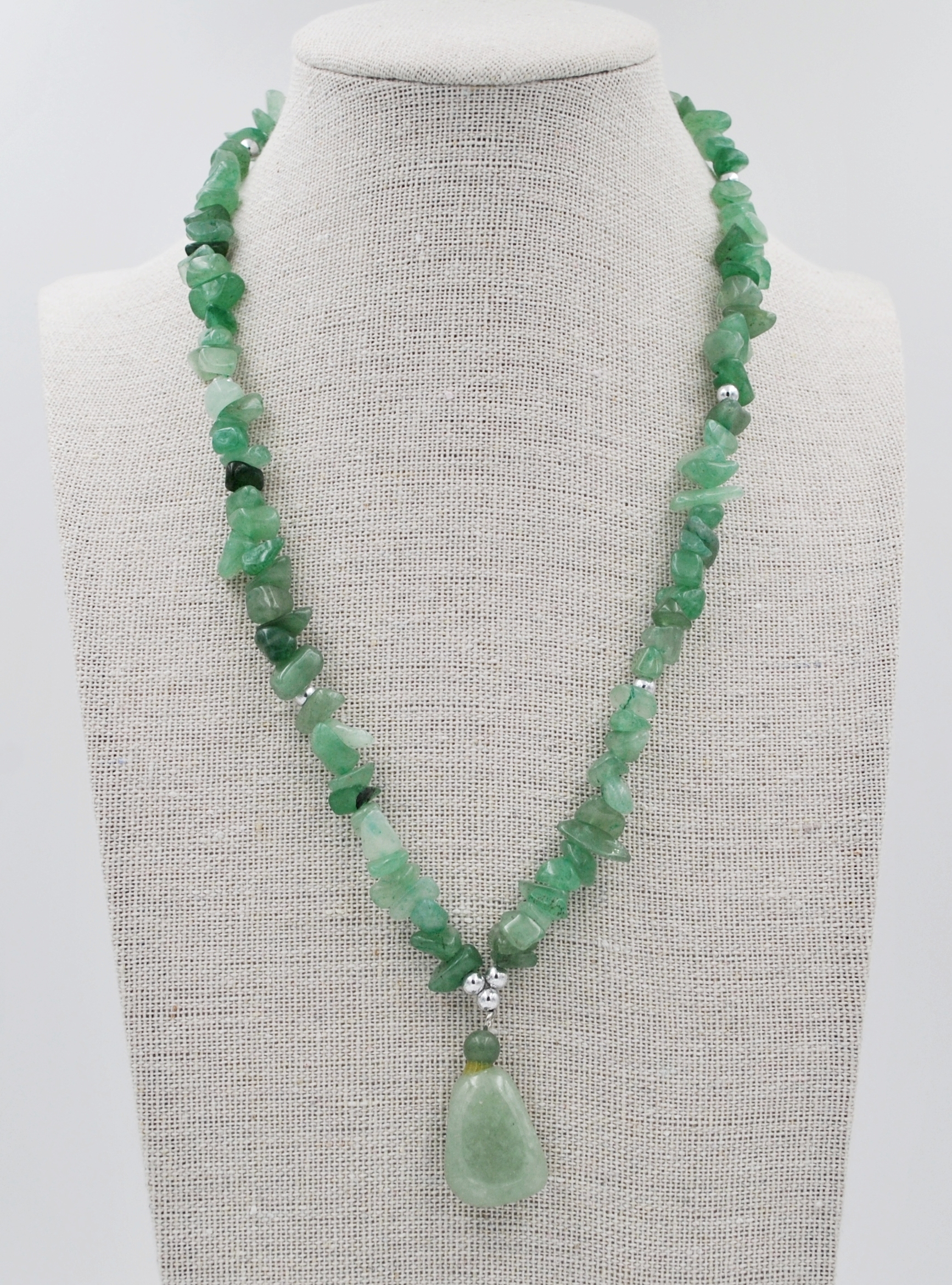 18" Green Aventurine Chip Stone Necklace With Nugget Pendant