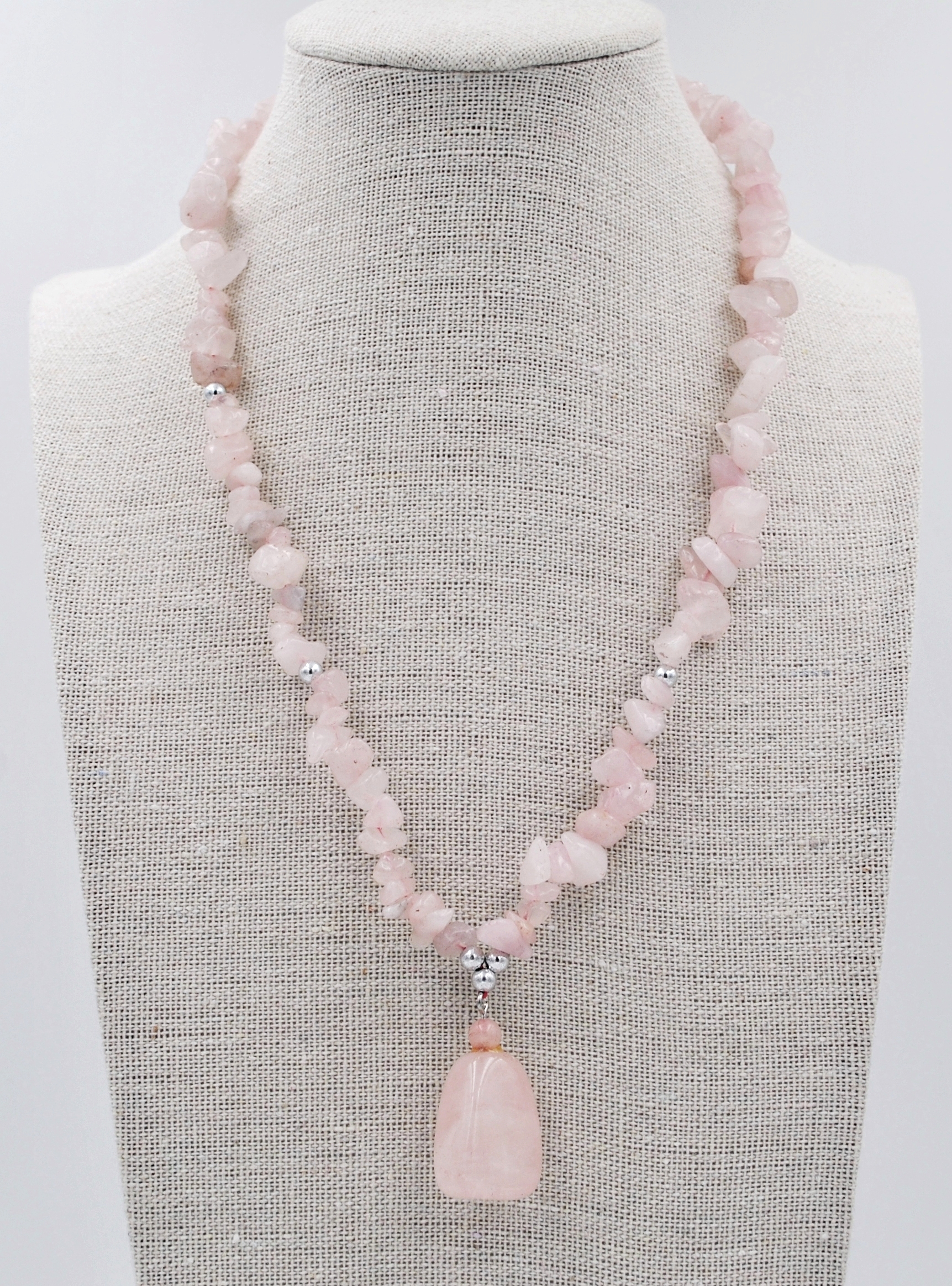 18" Rose Quartz Chip Stone Necklace With Nugget Pendant